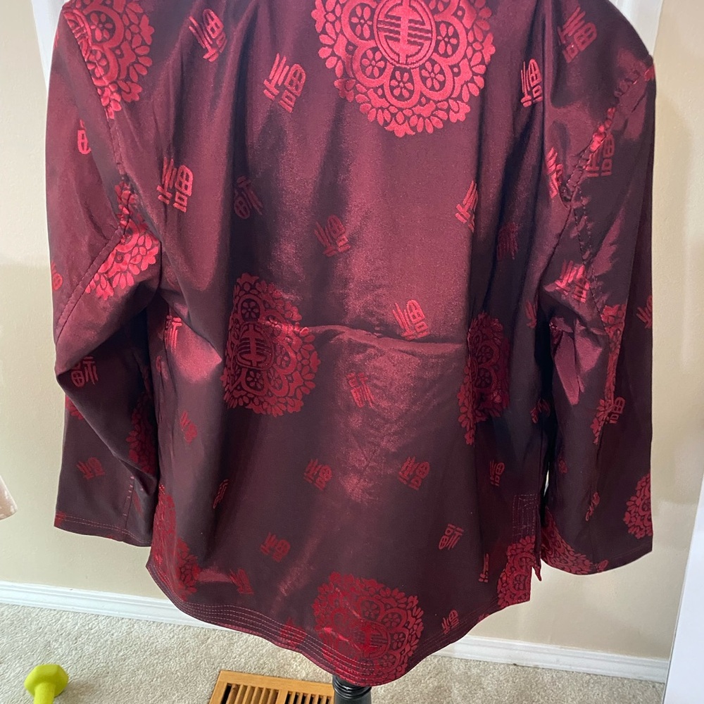 Red kimono with Intricate Pattern fully  lined one inside pocket great cover up